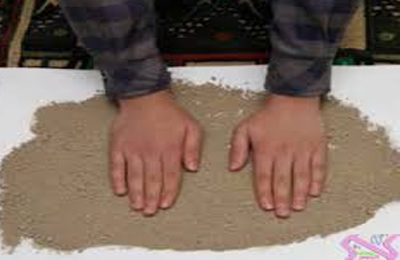 آيا لازم است محل تيمم، گرد و غبار هم داشته باشد؟