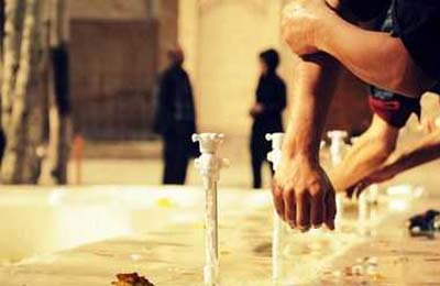 اگر در هنگام وضو شك داشته باشيم چيزى مانع رسيدن آب به اعضا است