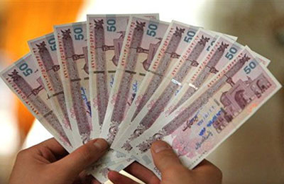 شخصى ده سال پيش مبلغى را به ديگرى قرض داده; آيا جايز است به عنوان تورم و كاهش ارزش پول، بيش از آن از او بگيرد؟