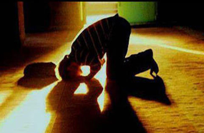 كسى كه قرض با بهره دريافت كند و با آن خانه تهيه كند، حكم نماز در اين خانه چيست؟